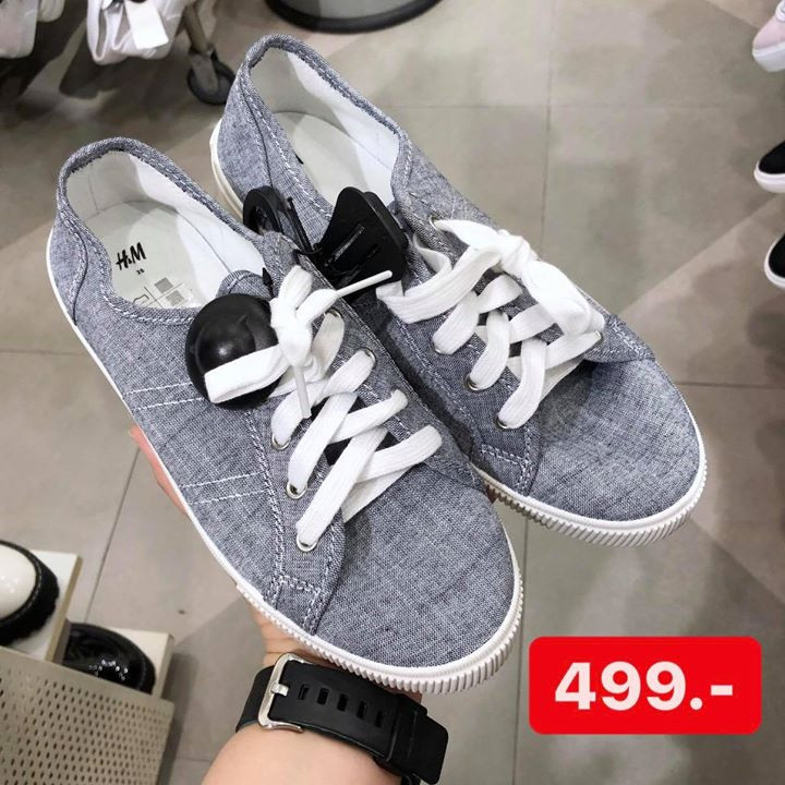 7 รองเท้าผ้าใบ