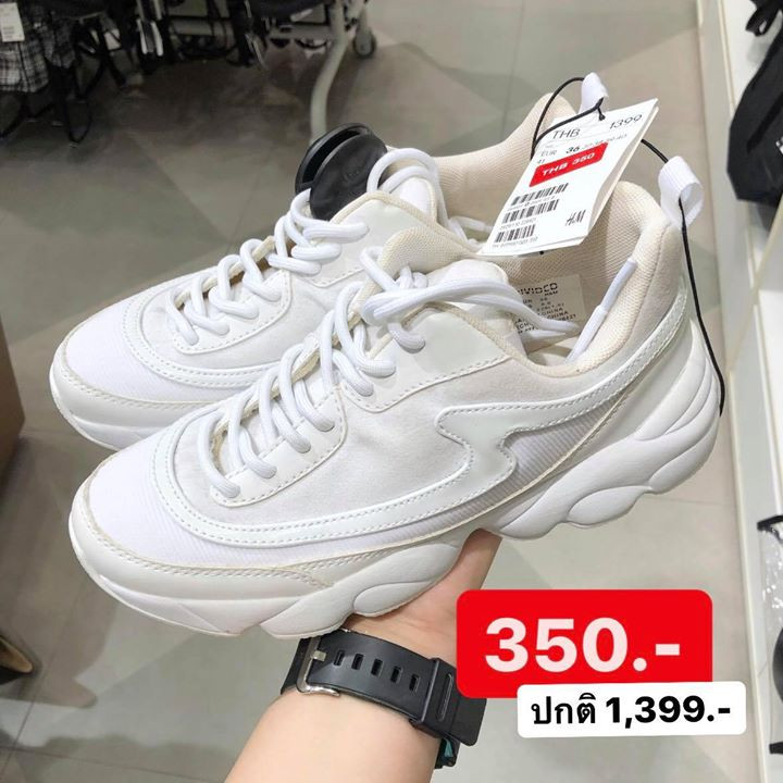 8 รองเท้าผ้าใบ