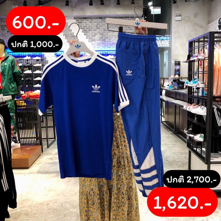 เสื้อกีฬาสีน้ำเงิน