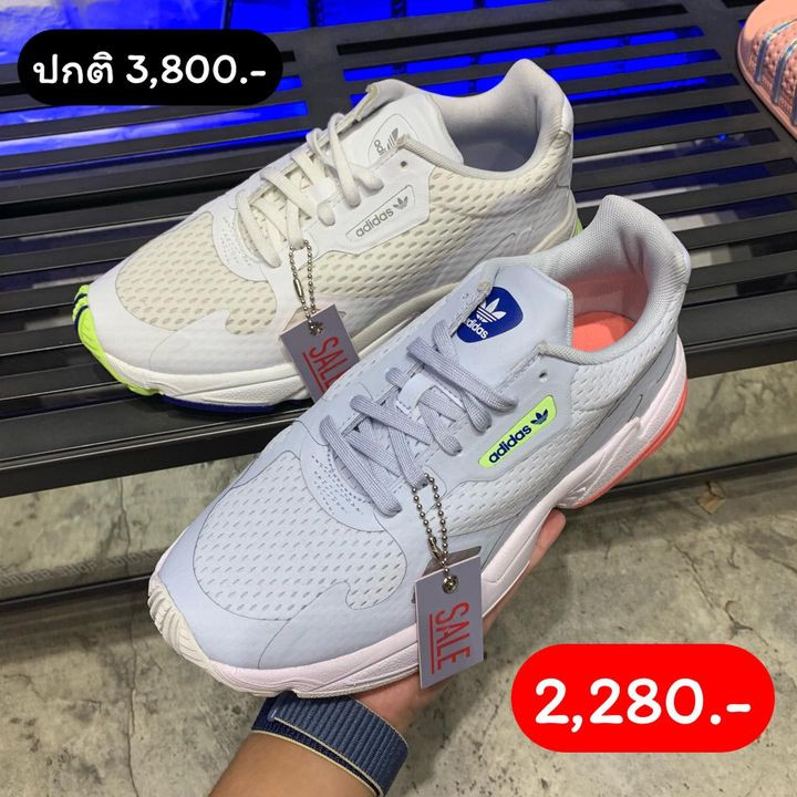 สนีกเกอร์