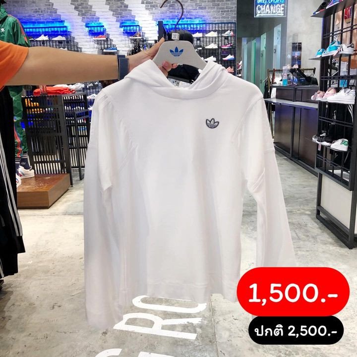 เสื้อสีขาวแขนยาว