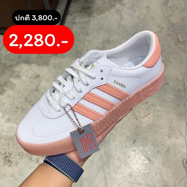 รองเท้าผ้าใบพื้นชมพู