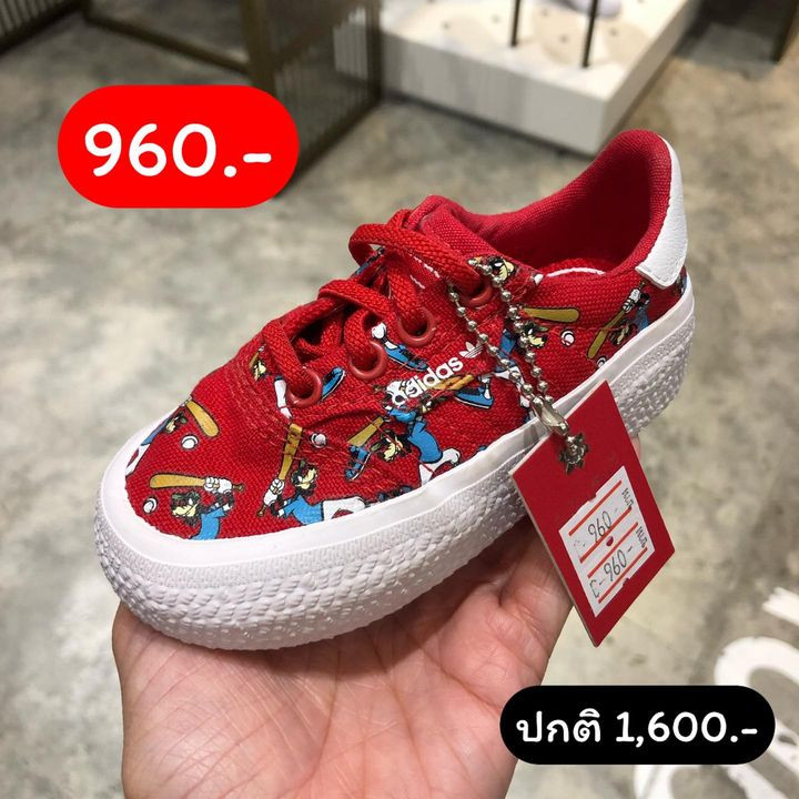 รองเท้าเด็กสีแดง