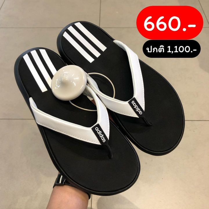 รองเท้าหูหนีบสีดำ