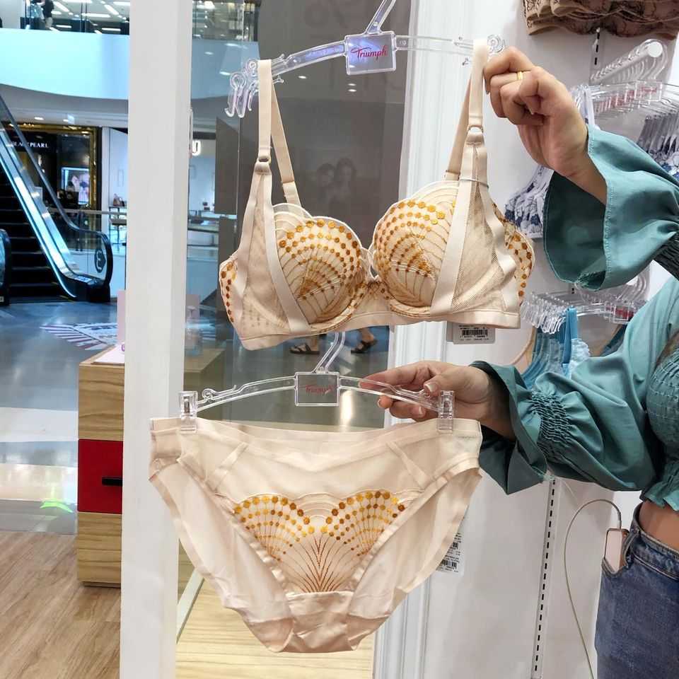 ยกทรงสีครีม