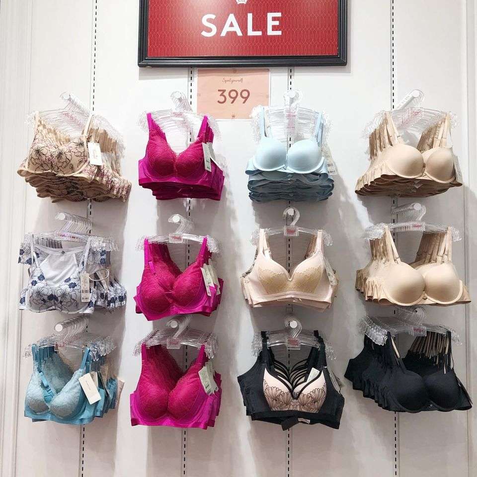 ยกทรงสีชมพู