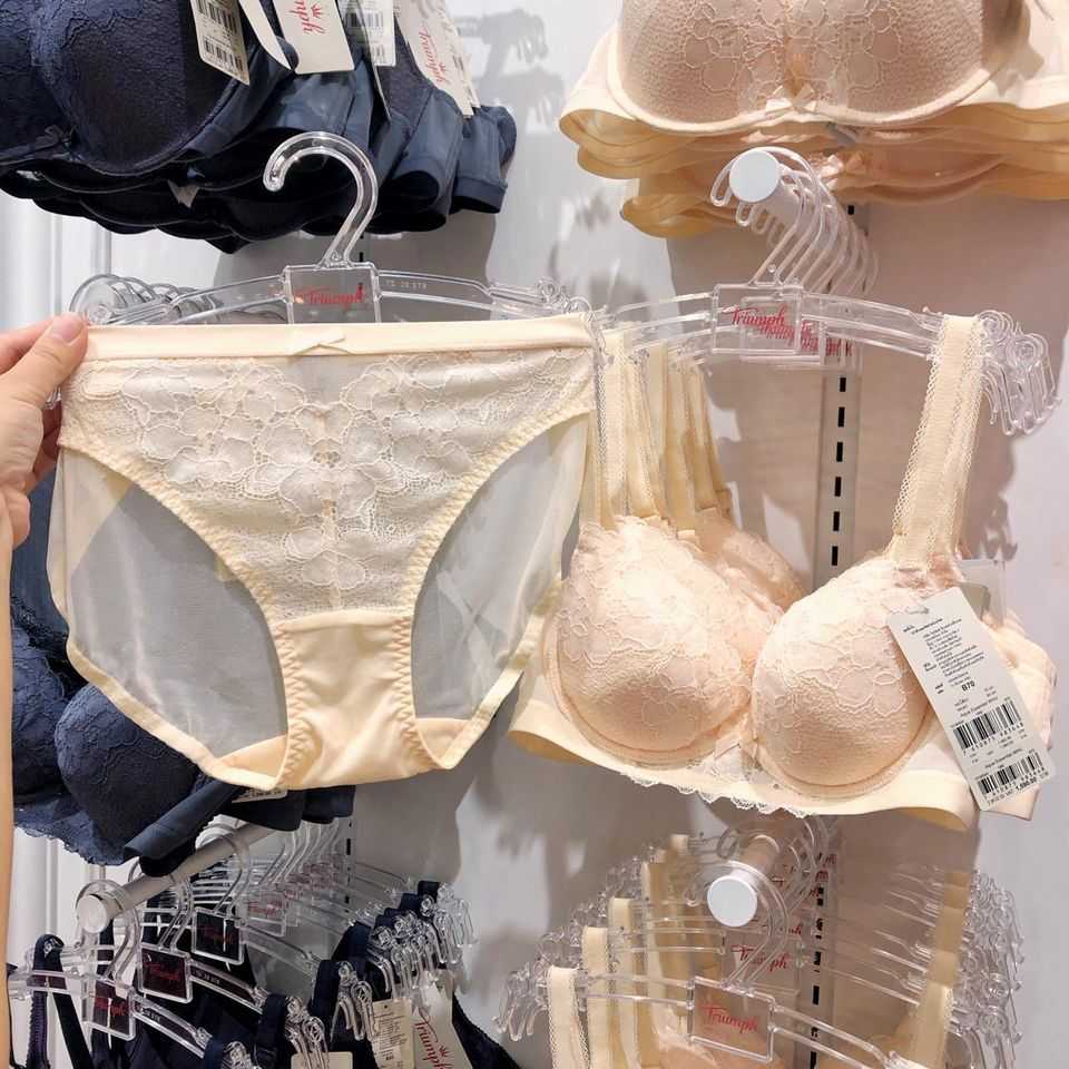 ยกทรงสีเหลือง