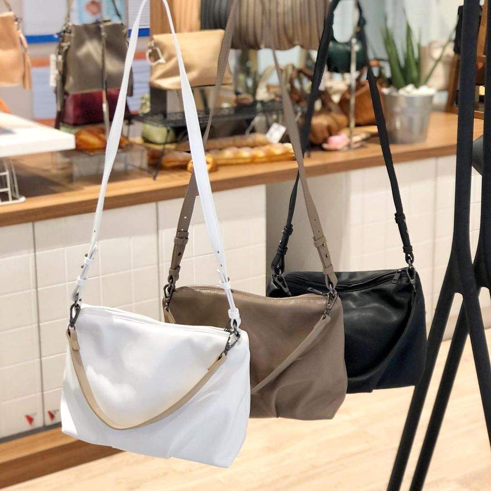 Just In Case กระเป๋าสะพายข้าง