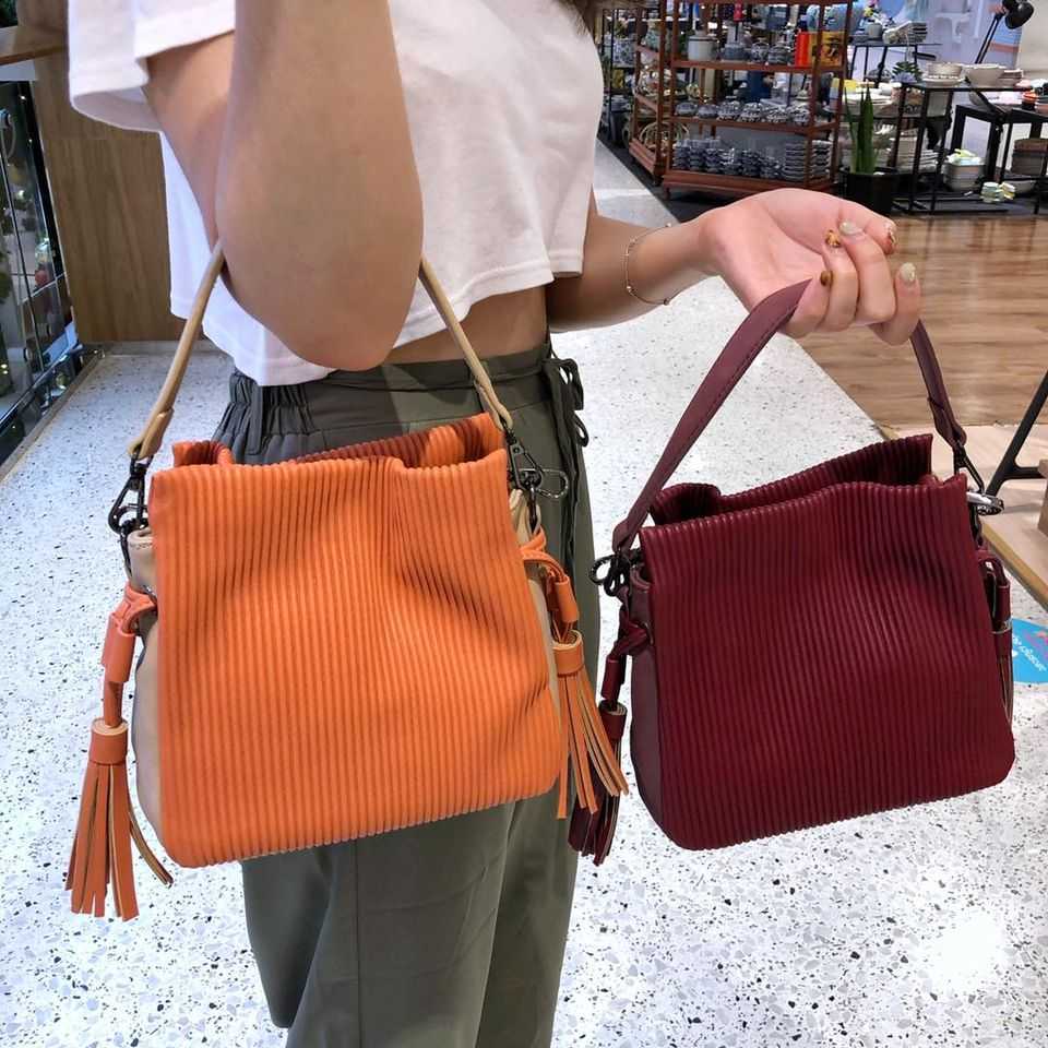 Just In Case กระเป๋าสะพายข้างสีส้ม