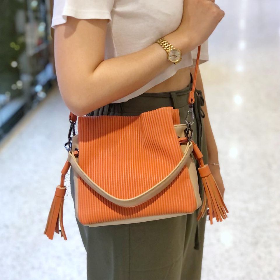 Just In Case กระเป๋าหิ้ว สะพายข้าง