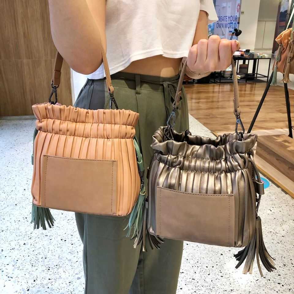 กระเป๋าทรงขนมจีบ สีครีม