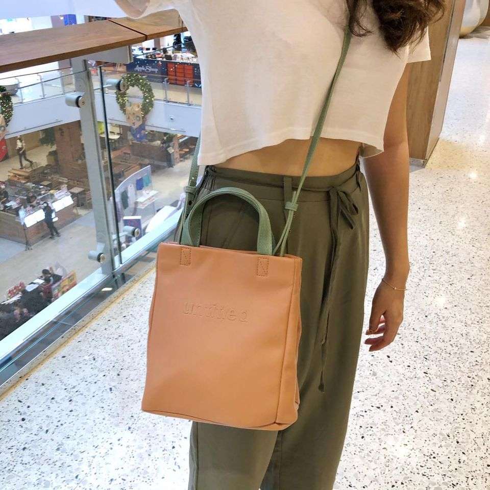 กระเป๋าถือ สีครีม