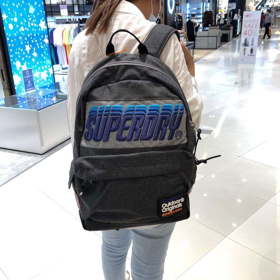 กระเป๋าเป้ SuperDry