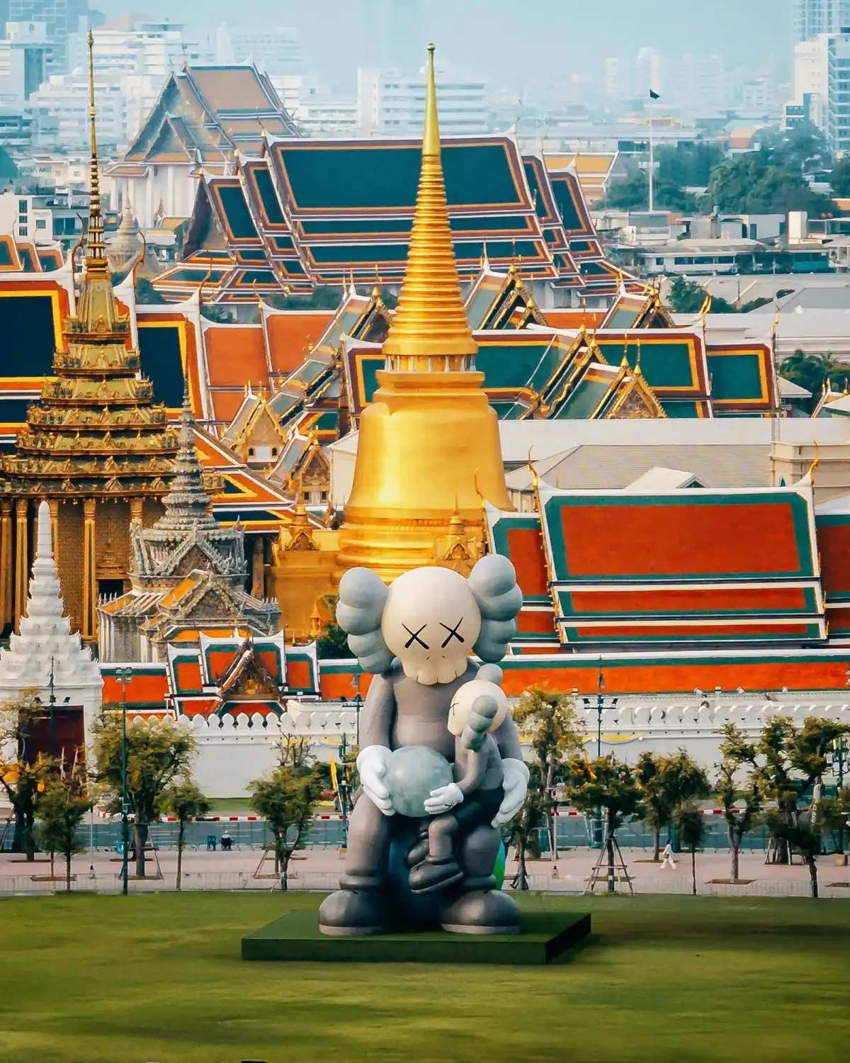 KAWS HOLIDAY
