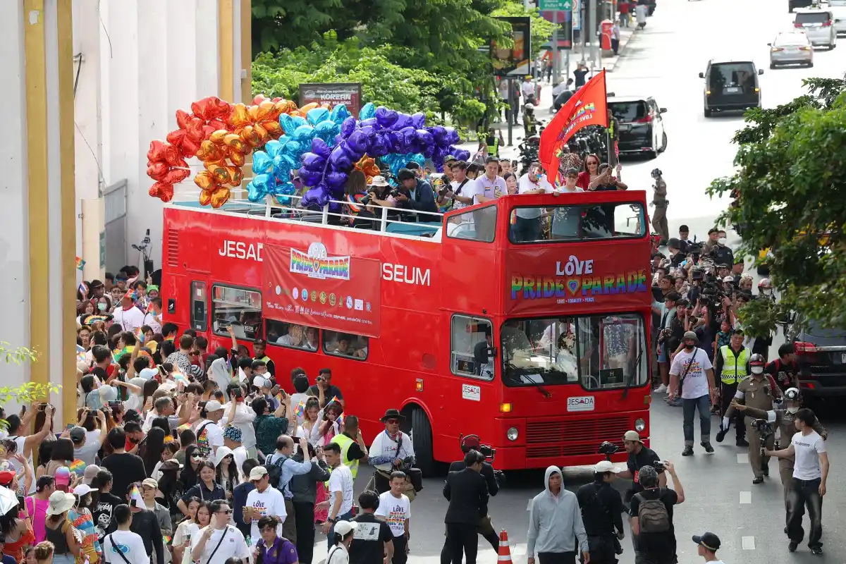 พาเหรด Pride Month EM DISTRICT