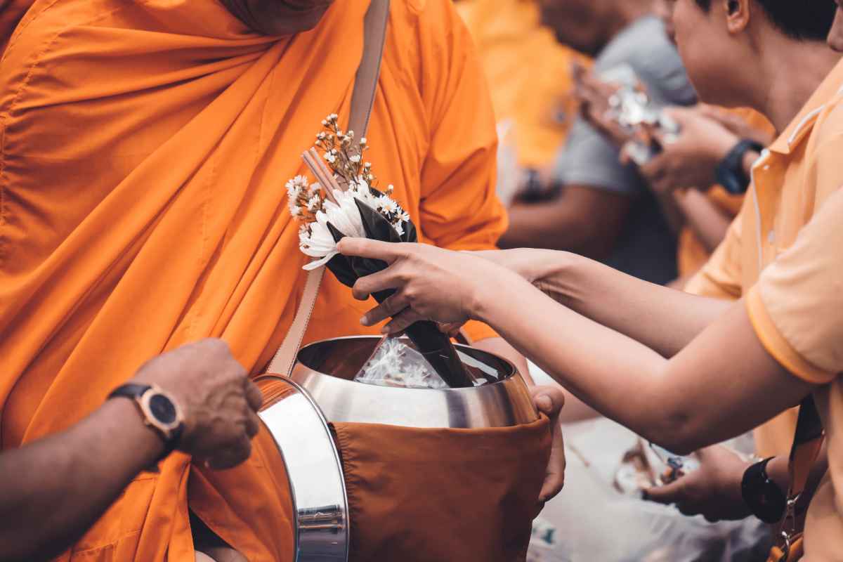 ทำบุญ
