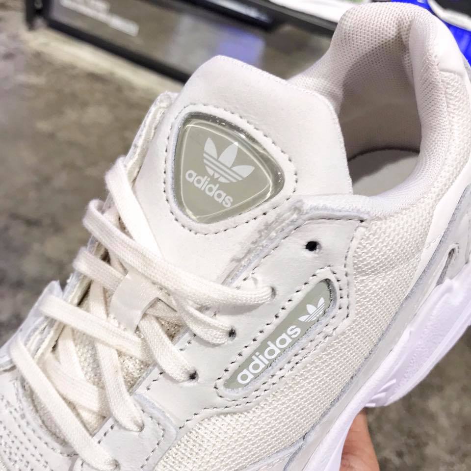 Adidas Falcon