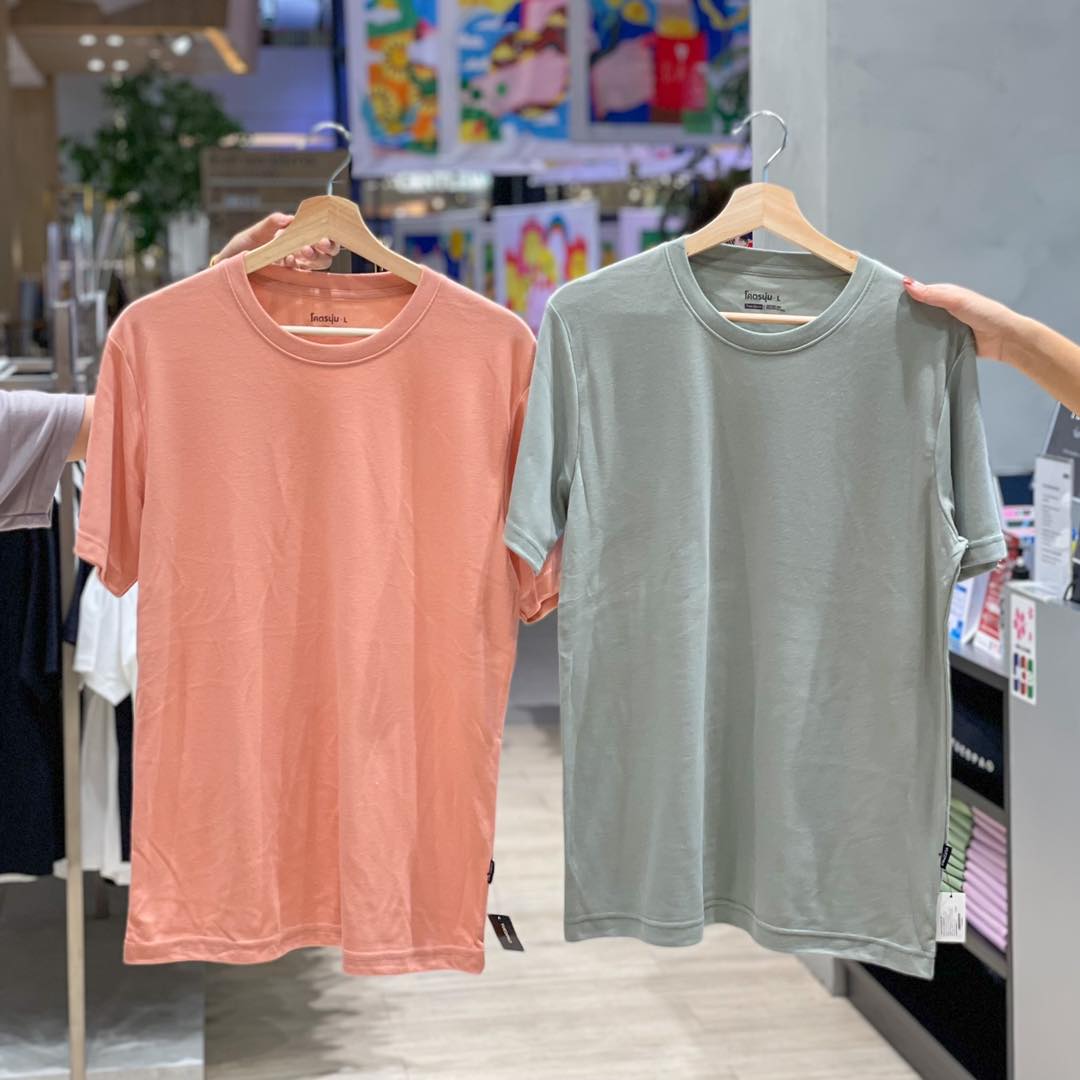 เสื้อสีเรียบๆ