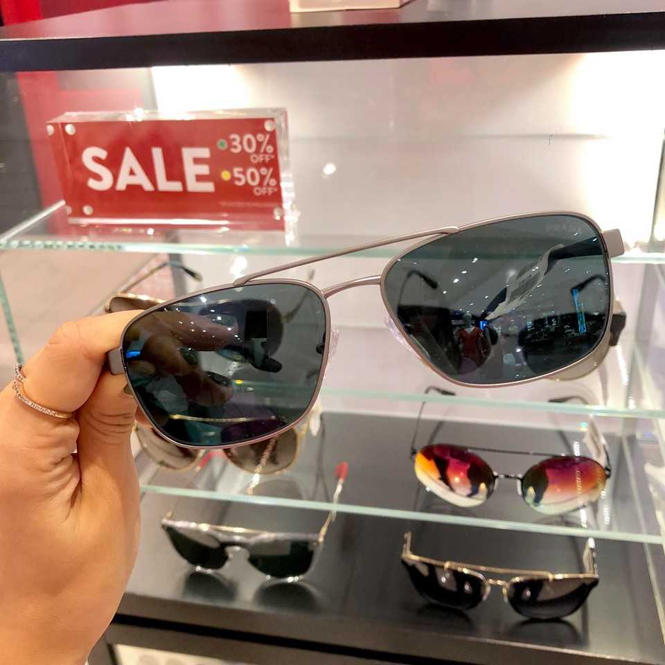 Sunglass Hut