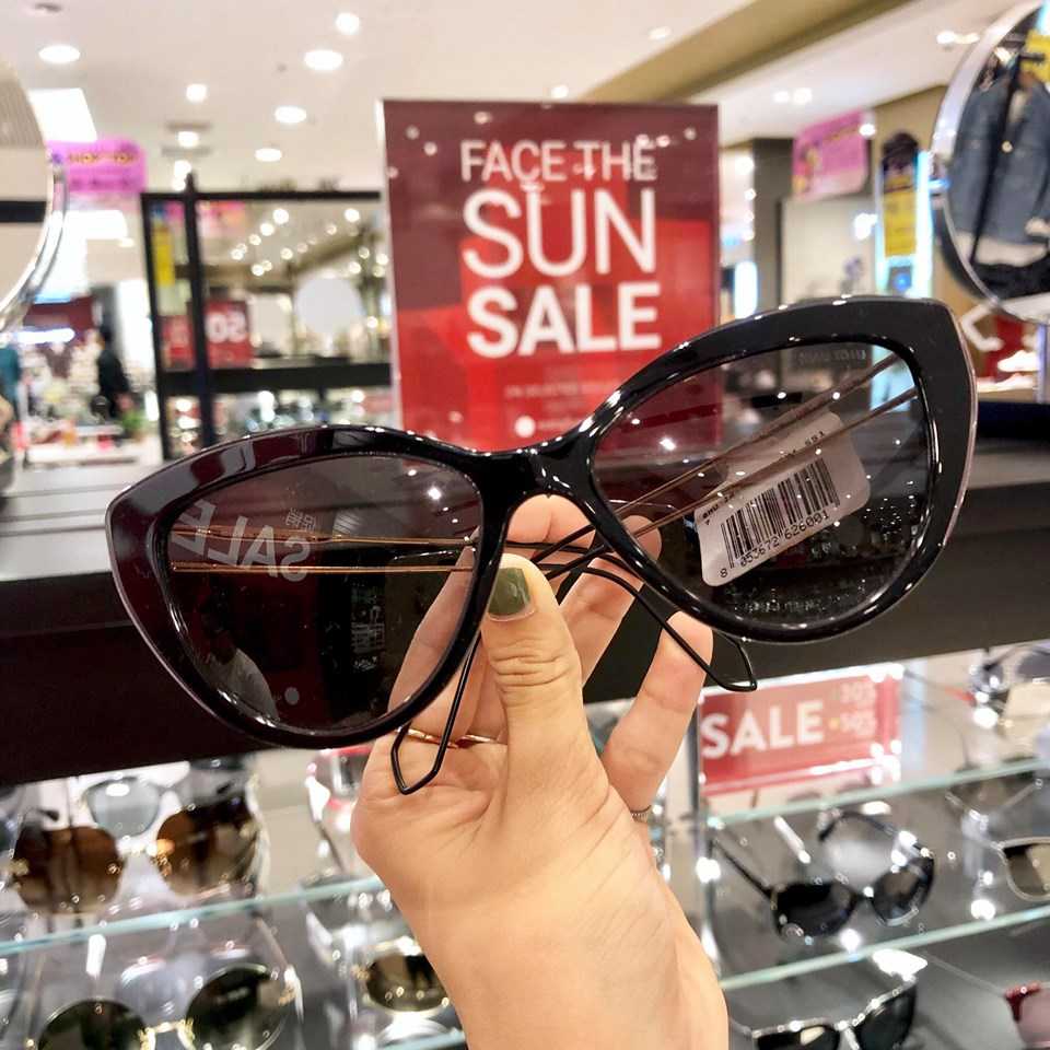 Sunglass Hut