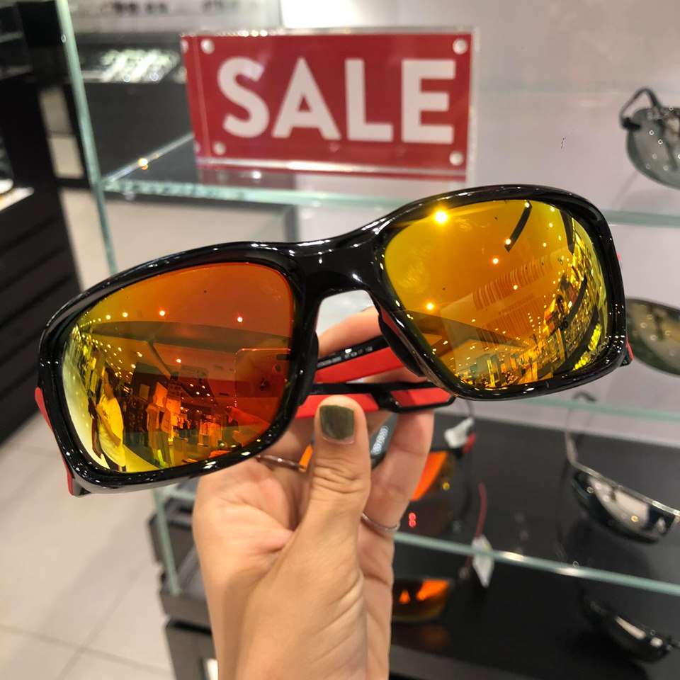 Sunglass Hut