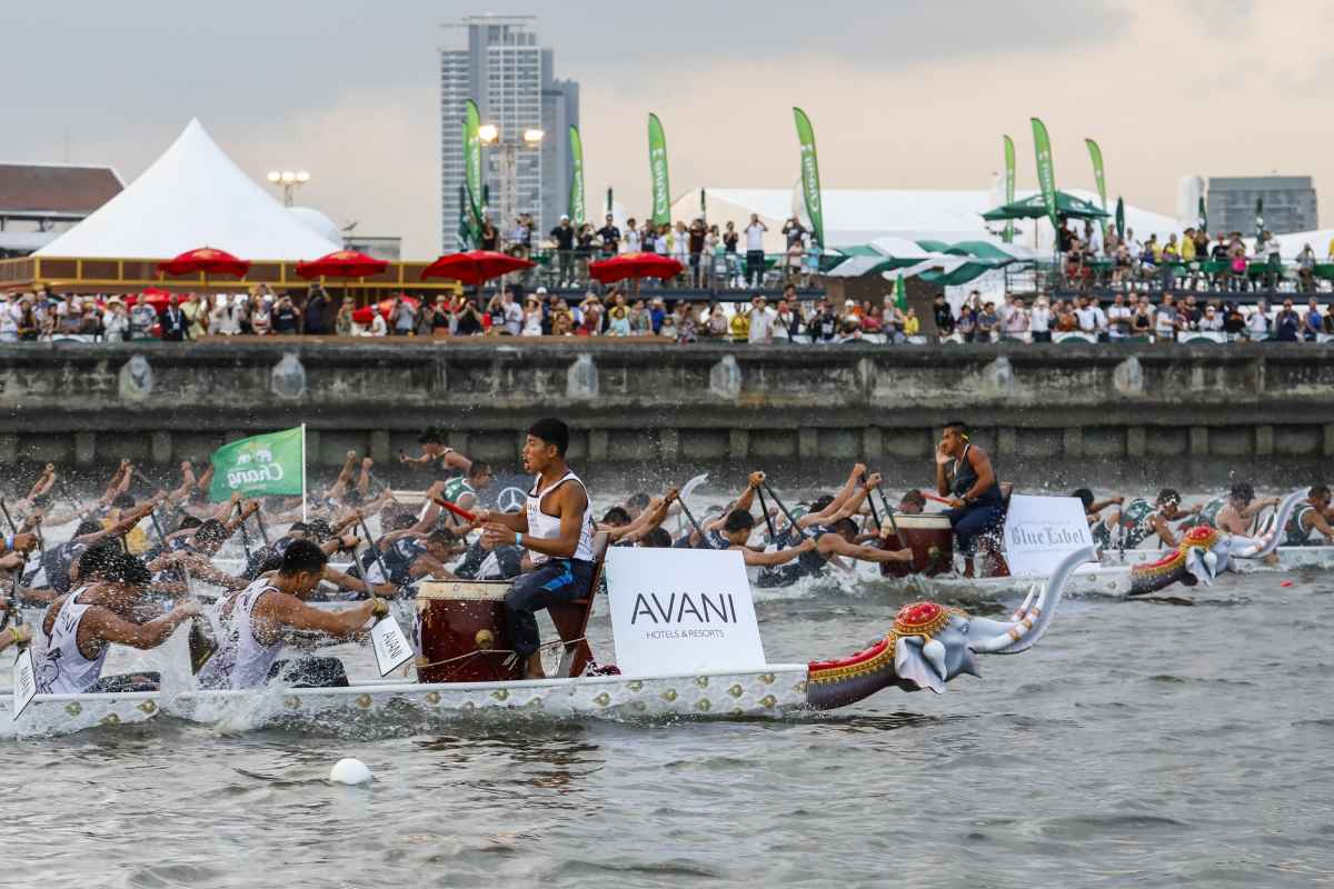 Elephant-Boat-Race 3