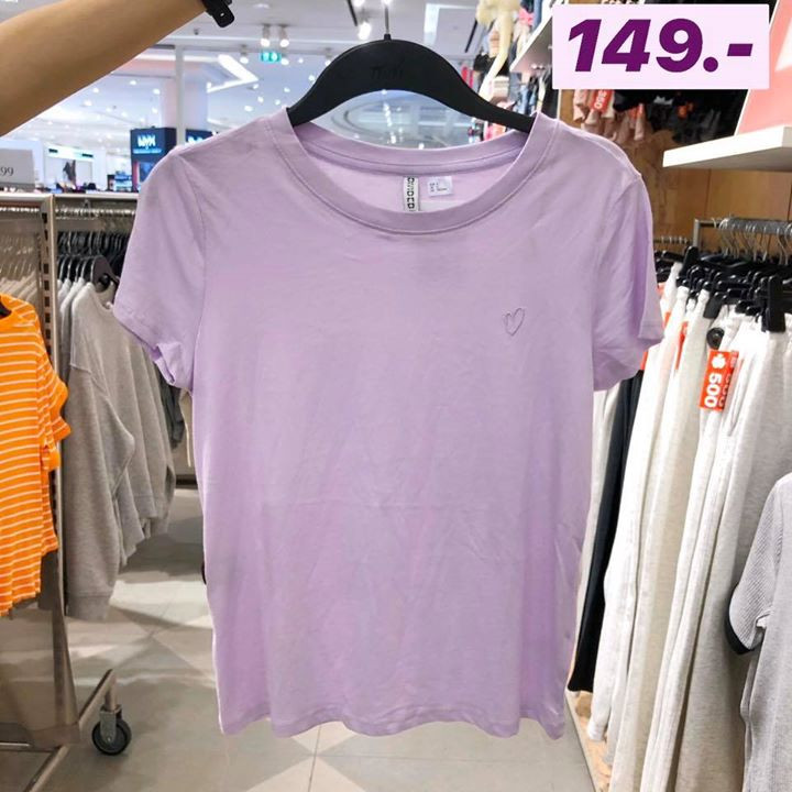 เสื้อยืดคอกลม