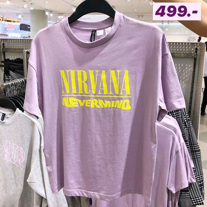 เสื้อคอกลมสีม่วง