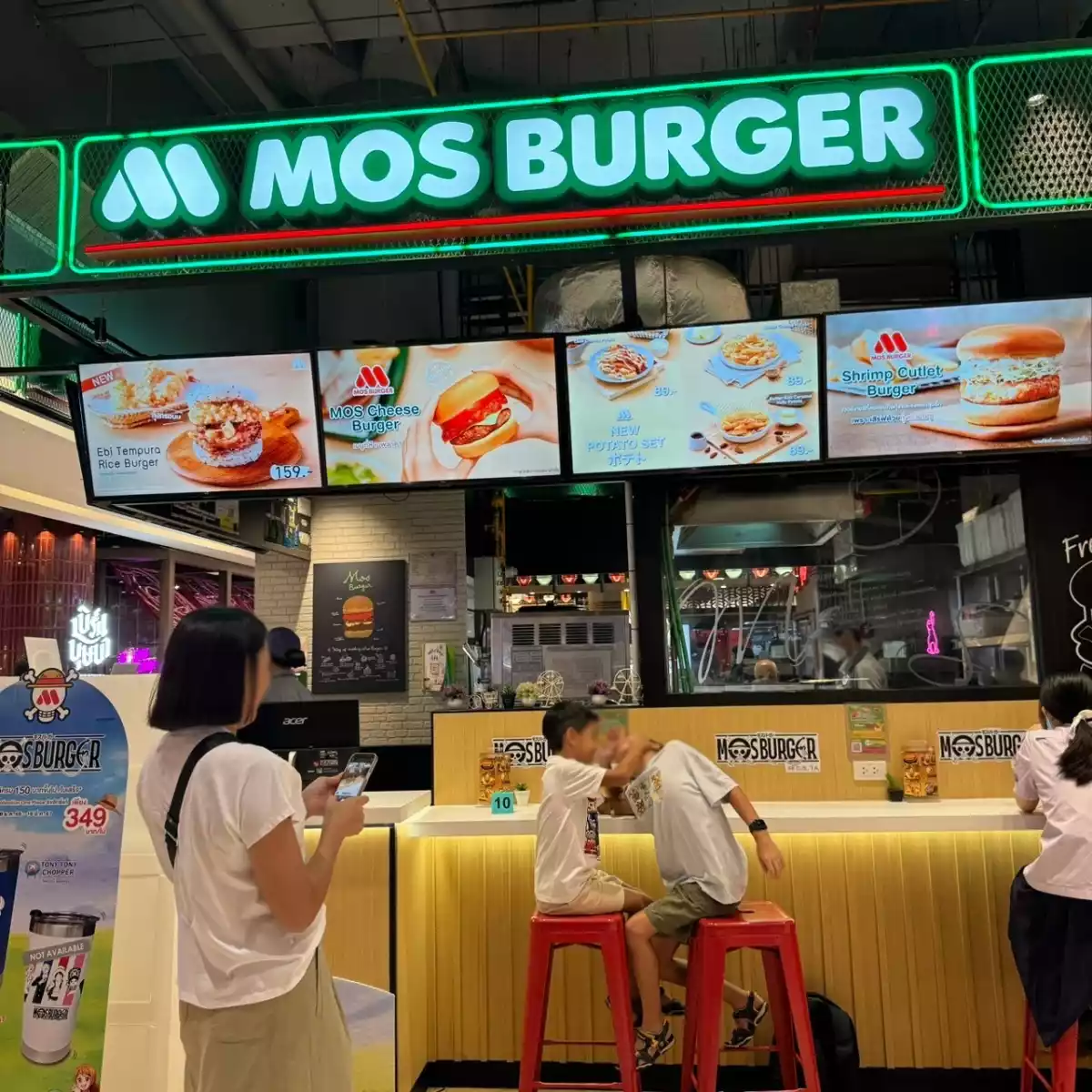 mos burger พารากอน