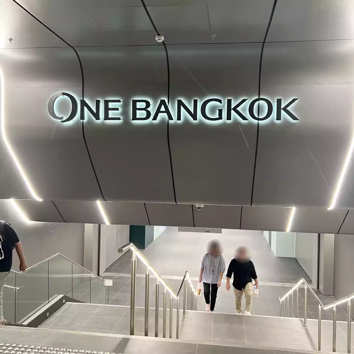 ทางเดินไป One Bangkok