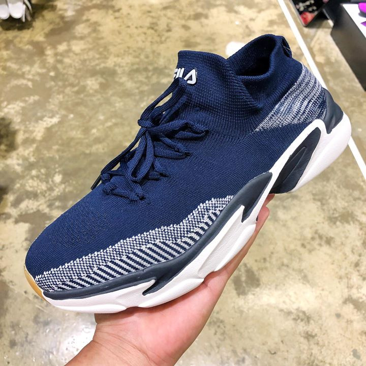 12 sneaker