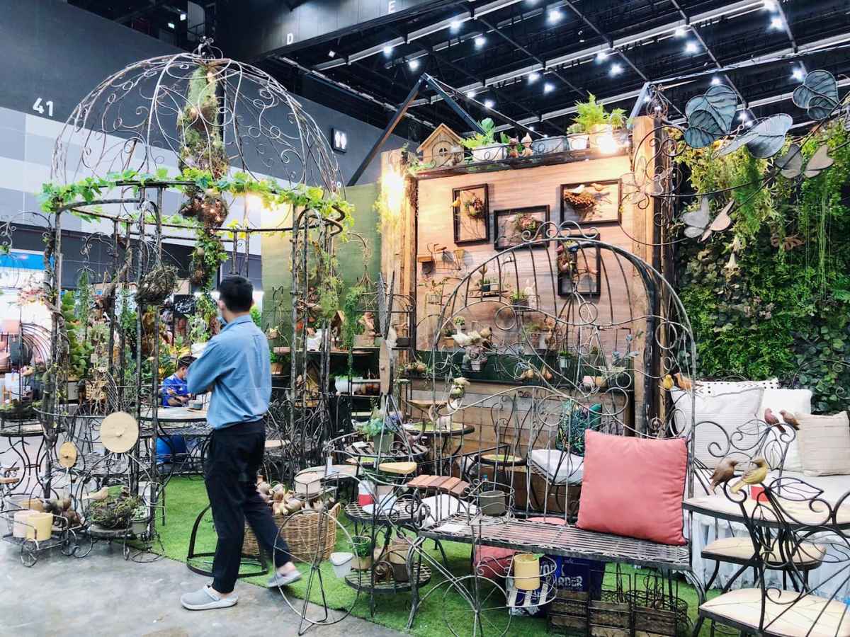 8 baanlaesuan fair midyear 2020