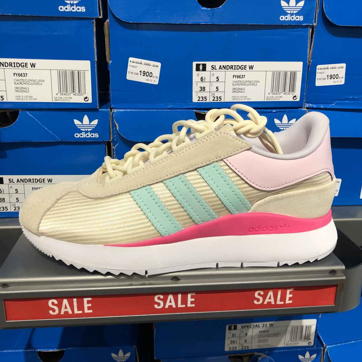 รับหิ้ว: adidas รวมรองเท้าสาวๆ ลดแรง! เริ่ม 1,000.- | ปันโปร - Punpromotion